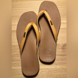 Reef Flip Flops Size 8 EUC